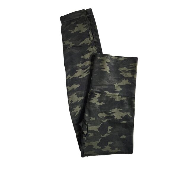 Spanx Women Cropped Leggings Size Medium Look At Me Now Seamless Sage Green Camo - Picture 3 of 8
